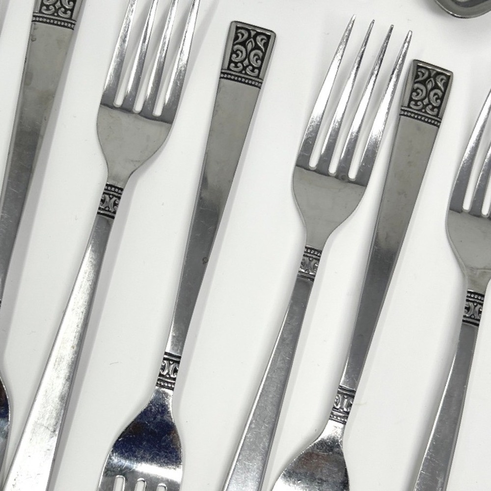 Vintage Custom Design CUD1 Stainless Japan Flatware Set 31 Pc MCM Scroll Pattern